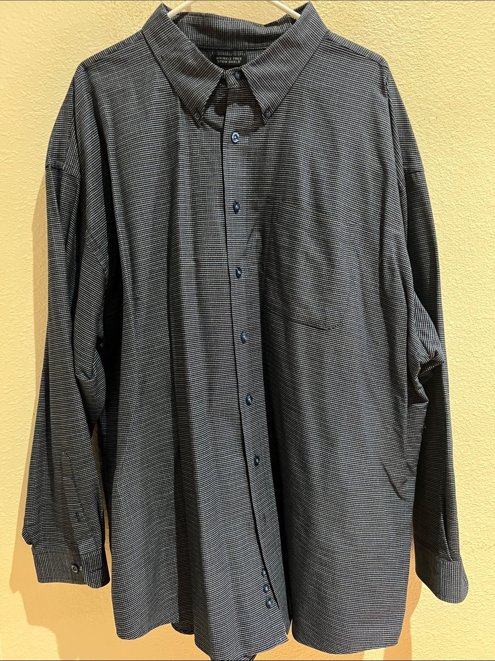 Van Heusen Men's Black Micro-Pattern Button-Down Shirt